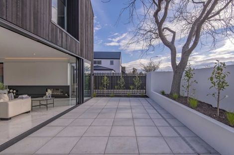 Photo of property in 74 Merivale Lane, Merivale, Christchurch, 8014