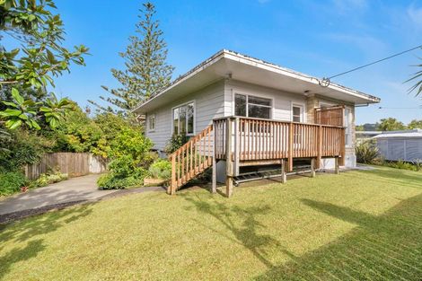 Photo of property in 24 Atkinson Road, Titirangi, Auckland, 0604