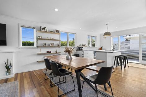 Photo of property in 215 Mangorei Road, Merrilands, New Plymouth, 4312