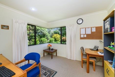 Photo of property in 11 La Lena Grove, Fitzherbert, Palmerston North, 4410