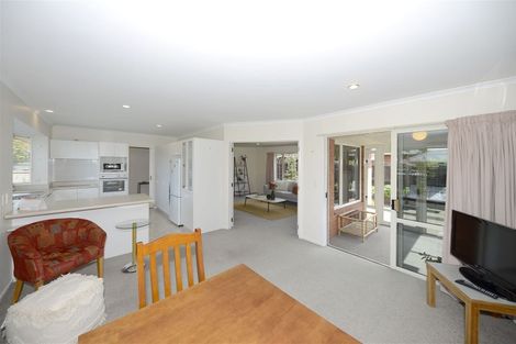 Photo of property in 141 Avonhead Road, Avonhead, Christchurch, 8042