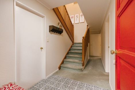 Photo of property in 8a Williams Terrace, Fitzherbert, Palmerston North, 4410