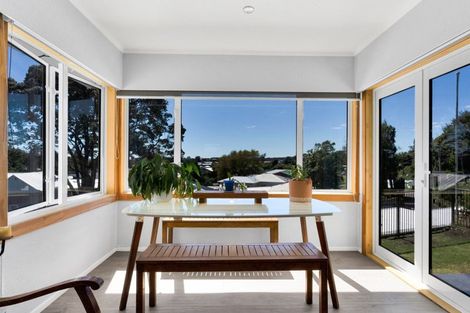 Photo of property in 52 Queens Road, Glen Avon, New Plymouth, 4312