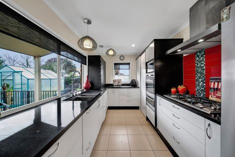 Photo of property in 24 Park Lane, Waitara, 4320