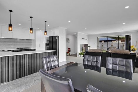 Photo of property in 6 Frederick Place, Whalers Gate, New Plymouth, 4310