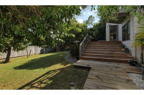 Photo of property in 2/2 Ceramco Place, Torbay, Auckland, 0630