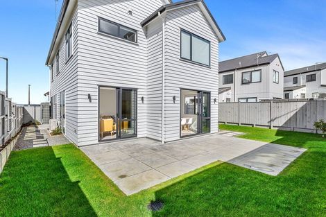 Photo of property in 21 Parkmore Drive, Rosehill, Papakura, 2113