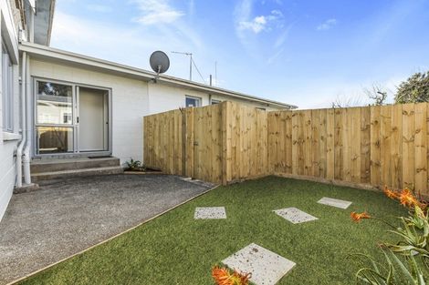 Photo of property in 2/2 Roslyn Road, Mount Wellington, Auckland, 1060