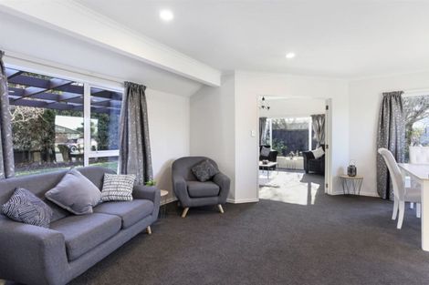 Photo of property in 33 Kirsten Place, Parklands, Christchurch, 8083