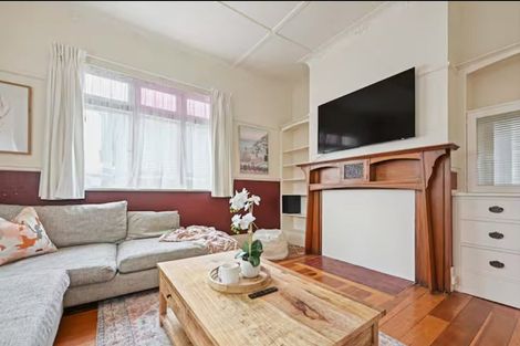 Photo of property in 35 Thackeray Street, Hamilton Lake, Hamilton, 3204