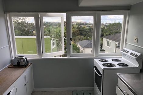 Photo of property in 51 Onewa Road, Northcote, Auckland, 0627