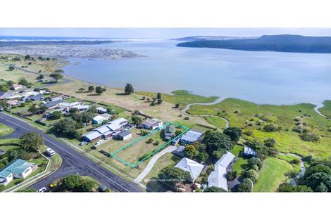 Photo of property in 64 Maunsell Road, Port Waikato, Tuakau, 2695