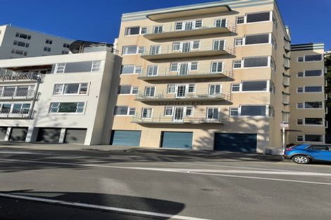 Photo of property in Sunhaven Flats, 262 Oriental Parade, Oriental Bay, Wellington, 6011