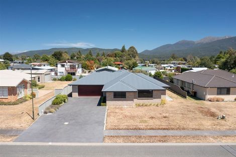 Photo of property in 16 Cunaris Way, Te Anau, 9600