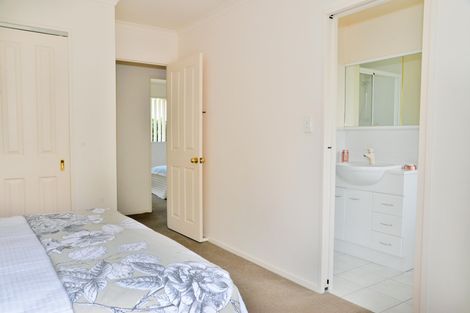 Photo of property in 2 Hazards Road, Weymouth, Auckland, 2103