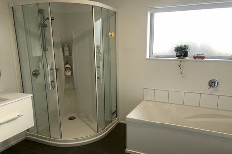 Photo of property in 120 Amesbury Drive, Churton Park, Wellington, 6037