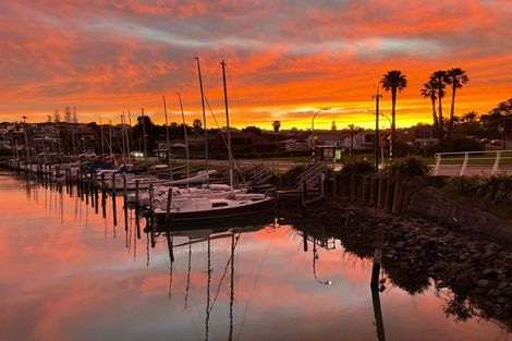 Photo of property in 1/1 Commodore Parry Road, Castor Bay, Auckland, 0620