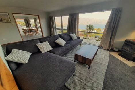 Photo of property in 32 Avalon Crescent, Fernhill, Queenstown, 9300
