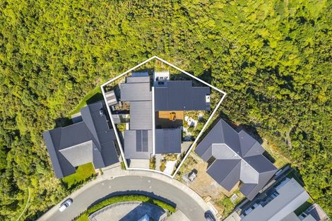 Photo of property in 17 Promontory Crescent, Newlands, Wellington, 6037