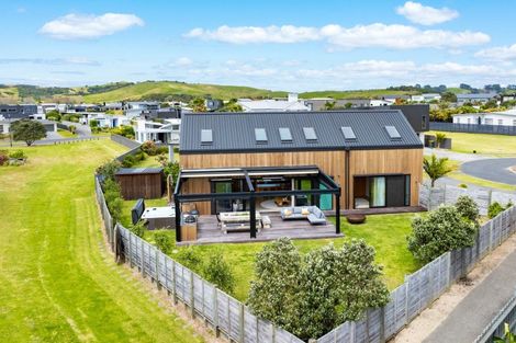 Photo of property in 17 Patiki Place, Omaha, 0986