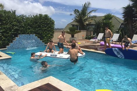 Photo of property in 95 Bradbury Road, Botany Downs, Auckland, 2010