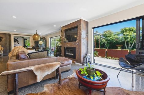 Photo of property in 10 Cooke Farm Grove, Waiwhakaiho, New Plymouth, 4312