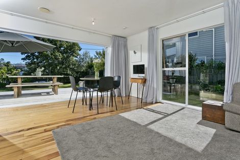 Photo of property in 2/949 Beach Road, Torbay, Auckland, 0630