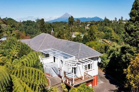 Photo of property in 82 Huatoki Street, Vogeltown, New Plymouth, 4310