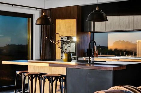 Photo of property in 7 Te Ara Karoiroa Road, Hurford, New Plymouth, 4374