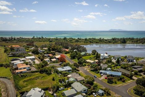 Photo of property in 2 Denby Close, Athenree, Katikati, 3177