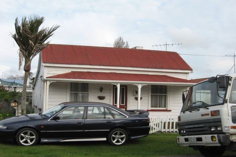 Photo of property in 22 Watt Street, Coromandel, 3506