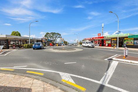 Photo of property in 1/893 Beach Road, Waiake, Auckland, 0630