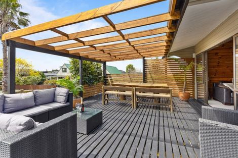 Photo of property in 27 Clarks Beach Road, Clarks Beach, 2122