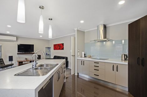 Photo of property in 10 Bovill Way, Tuakau, 2121