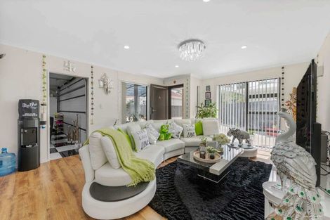 Photo of property in 47a Gloucester Road, Manurewa, Auckland, 2102