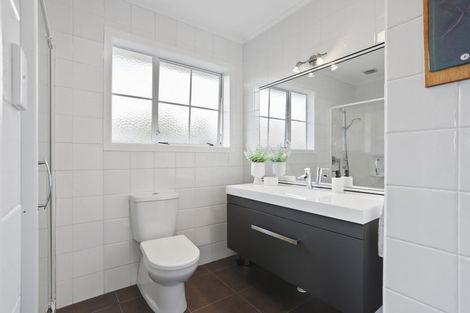 Photo of property in 8 Konini Road, Titirangi, Auckland, 0604