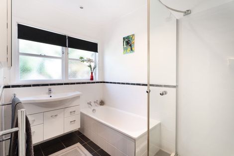 Photo of property in 39 Sunrise Boulevard, Tawa, Wellington, 5028