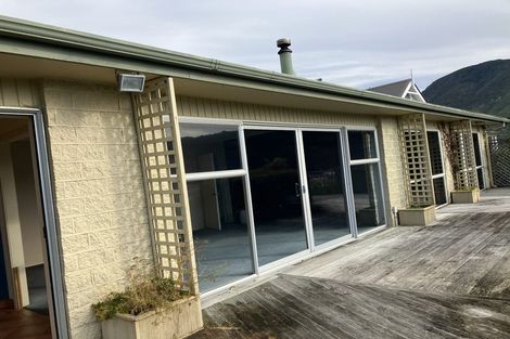 Photo of property in 35 Otago Street, Picton, 7220