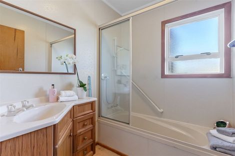 Photo of property in 42 Saffron Street, Birkdale, Auckland, 0626