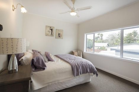 Photo of property in 53 Yeovil Road, Te Atatu Peninsula, Auckland, 0610