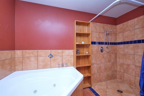 Photo of property in 11 Verona Place, Stratford, 4332