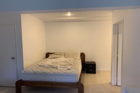 Photo of property in 15a Glen Vista Place, Bayview, Auckland, 0629