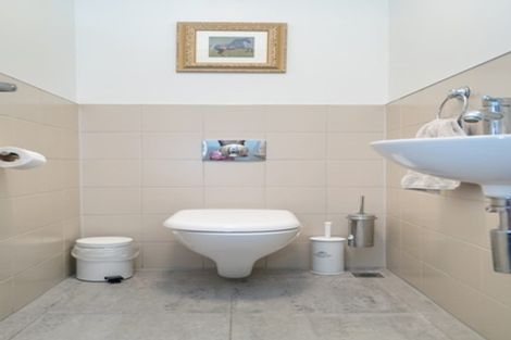 Photo of property in 2/2 Manor Place, Dunedin Central, Dunedin, 9016