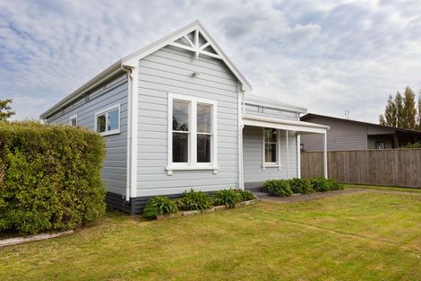 Photo of property in 37 Ross Street, Woodville, 4920