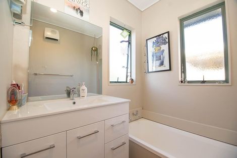 Photo of property in 113 Aquarius Drive, Kawaha Point, Rotorua, 3010