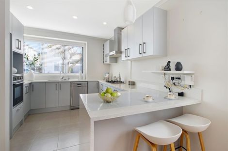 Photo of property in 37 Vinograd Drive, Te Atatu Peninsula, Auckland, 0610