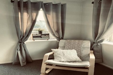 Photo of property in 1/27 Mannering Place, Hillcrest, Auckland, 0627