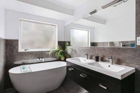 Photo of property in 15 Andalusian Place, Papamoa Beach, Papamoa, 3118