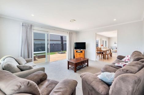 Photo of property in 3 Kuawa Drive, Kumeu, 0810