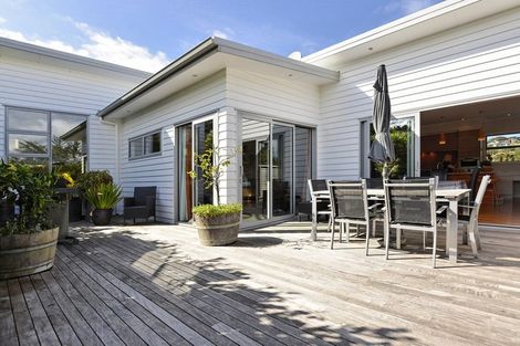 Photo of property in 235g Titirangi Road, Titirangi, Auckland, 0604